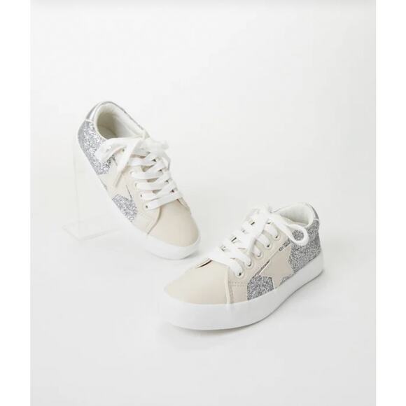 FabKids Silver Glitter Star Sneakers - Size 4 - - Picture 2 of 4